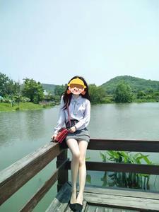 农村小伙救下美女进城去退婚